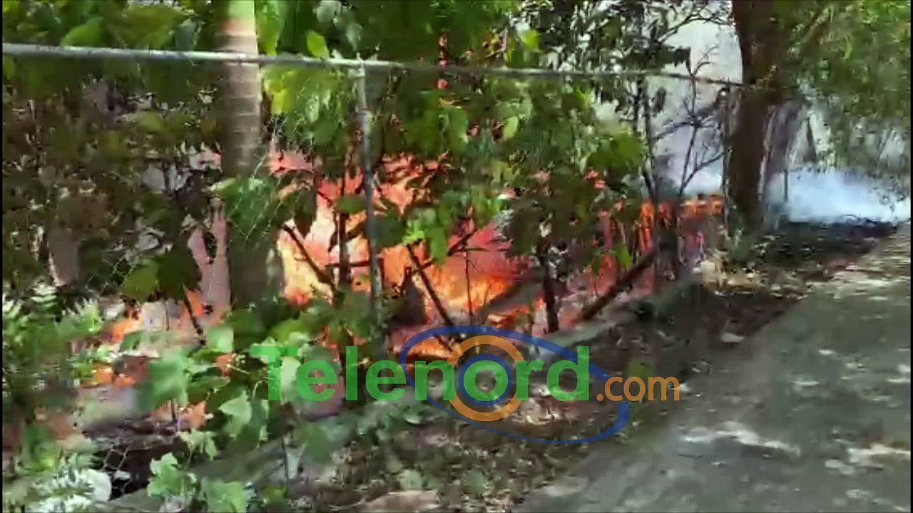 Voraz incendio reduce a cenizas una vivienda en el sector Santa Ana de SFM