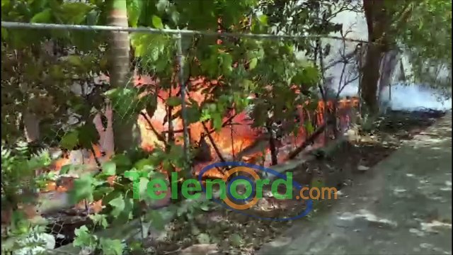 Voraz incendio reduce a cenizas una vivienda en el sector Santa Ana de SFM