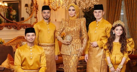 Meriahnya OOTD! Gaya Raya Selebriti Berhijab Bersama Yang Tersayang