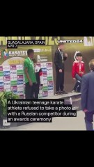 Un adolescente ucraniano se niega a posar con su rival ruso tras ganar el bronce en una competición