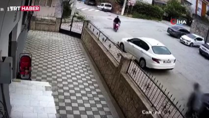 Otomobile çarptı, kaçarken scooterını unuttu