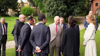 King meets bioeconomy experts and plants tree in Rome