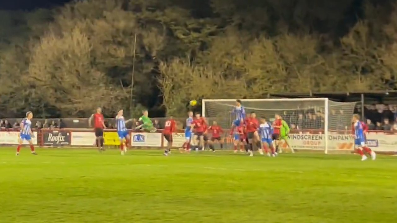 Torwart trifft per Seitfallzieher in der Nachspielzeit