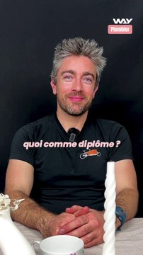 Il a appris à déboucher les éviers avec son père ? 💋 Romain est plombier depuis 2021. Il travaille à Paris (et il est à vélo !) Il a d'abord fait une carrière dans le marketing, puis s'est lancé dans une formation pour devenir plombier, qu’il a réussi !