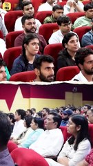 महिलाओं के कपड़ों पर विवाद || आचार्य प्रशांत