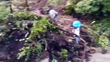 Deslizamiento de tierra en Locotal afecta al tránsito vehicular en la ruta Cochabamba – Santa Cruz