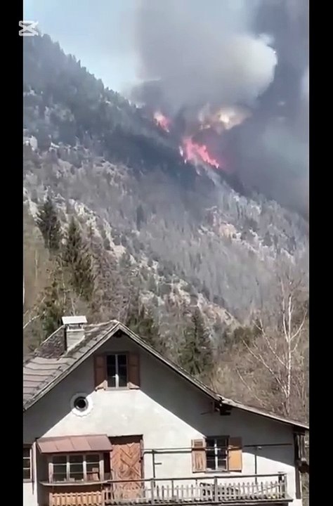 Fiamme nei boschi a Prato allo Stelvio: in corso l'intervento dei vigili del fuoco