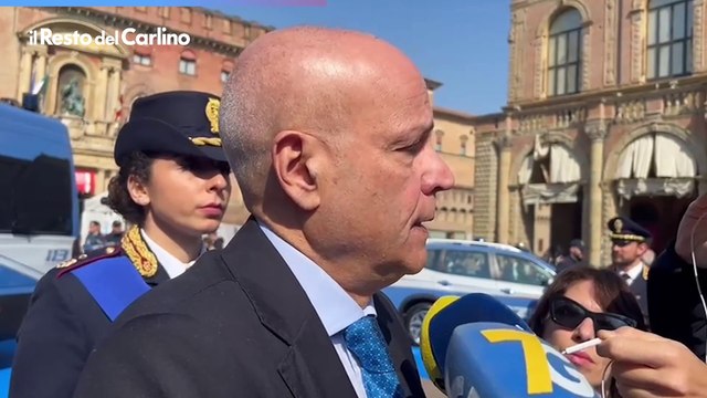 Il questore Antonio Sbordone in piazza Maggiore alla festa per i 173 anni della Polizia