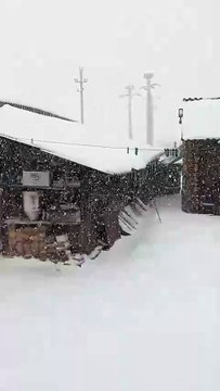 This is how it's snowing in Vatra Dornei, Romania 🇹🇩