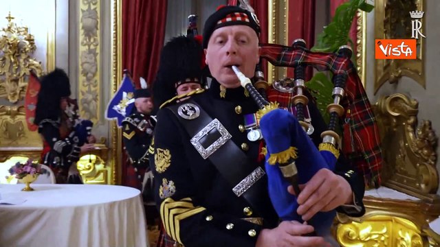 Re Carlo al Pranzo di Stato con Mattarella al Quirinale, in suo onore si esibiscono i Royal Pipers
