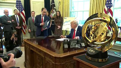 Senadores pedem investigação contra Trump manipulação de mercado