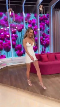 Flavia Mihasan - 26-30.03.2023 \Neatza de Weekend.Bucătărie, Carolaş.\Colors Experience,reclamă.Bucătărie,cercei.Gătind paste.Living, citind.\Separeu mic dejun,termosuri.\Sufragerie,bijuterii.În curtea Bisericii Mântuleasa,cu puradeii.