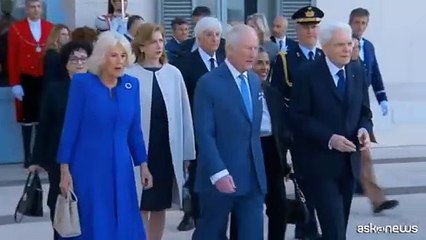 Le Frecce Tricolori nel cielo di Ravenna salutano re Carlo III e la regina Camilla