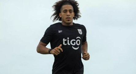 Adalberto Carrasquilla pudo juegar en Sevilla, su agente Edgardo Carles narró la historia