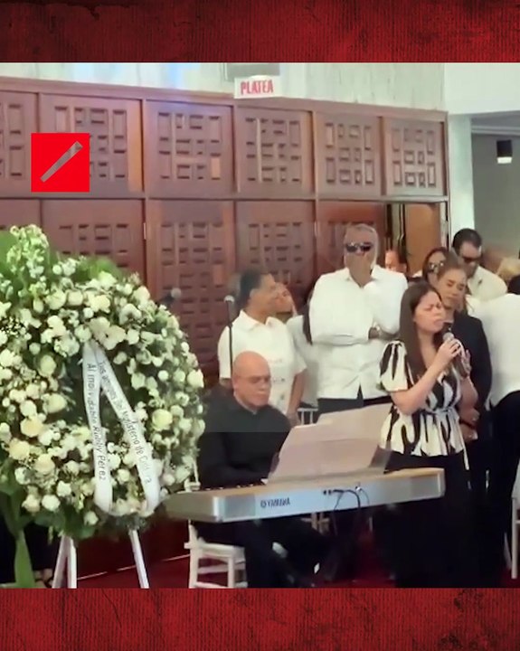 Zulinka Pérez, primogénita de Rubby Pérez, interpretó una canción durante las honras fúnebres de su padre
