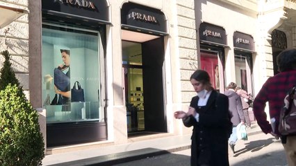 El grupo italiano Prada compra a su rival Versace por 1.250 millones de euros