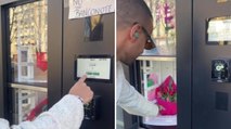 Torino, come funziona il distributore automatico di fiori e corone d'alloro