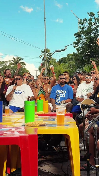 Menos É Mais e Simone Mendes gravam clipe em Campina Grande