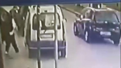 Il video del rapimento del 15enne, uno vede e se ne va