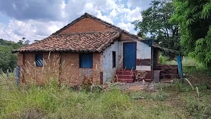EU OUVI VOZES E FIQUEI PERTURBADO NESSA CASA ABANDONADA