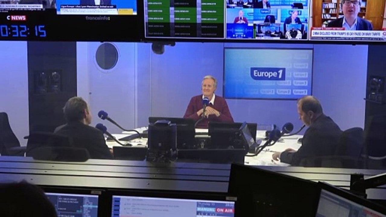 Après avoir rétropédalé sur les droits de douane, Donald Trump signe un décret libéralisant le débit des douches