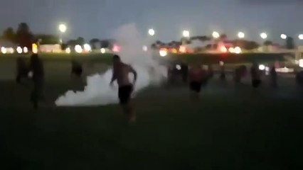 Policiais lançam bombas de gás em indígenas