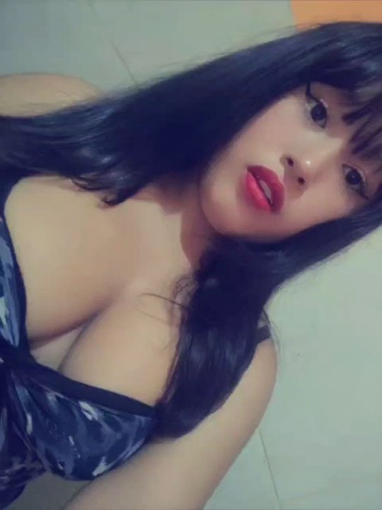 Chica bella con su pelo muy lindo. ❤️😘😍🥰😍😘❤️😘❤️🥰😍😘❤️😍😘🥰😍❤️