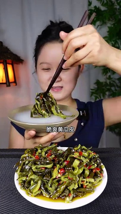 The ingredients of dried plums are clean and additive-free. Take them home and soak them in cold water for 30 minutes, then wash them two or three times and squeeze them dry before cooking.