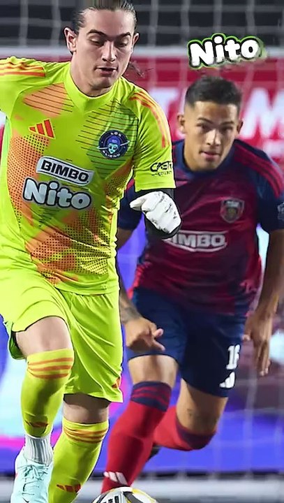 Nuestros amigos de Nito nos traen una edición especial de ¿Quién es quién? con Julio Torres.🧤🔥 Entre risas y bromas, el arquero de Los Aliens nos contó desde quién cocina mejor hasta quién es el mejor cantante  #NITO #Bimbo #KINGSLEAGUE #FUTBOL