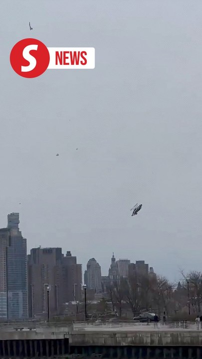 Tourist helicopter crashes into New York's Hudson River, killing all six aboard