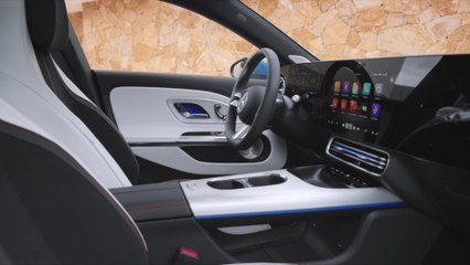 Der neue Mercedes-Benz CLA - Lichtdurchflutetes Ambiente - serienmäßiges Panoramadach mit Wärmeschutz-Beschichtung