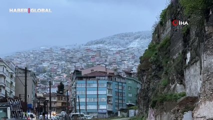 Bursa'da nisan ayına kar sürprizi ile uyandı