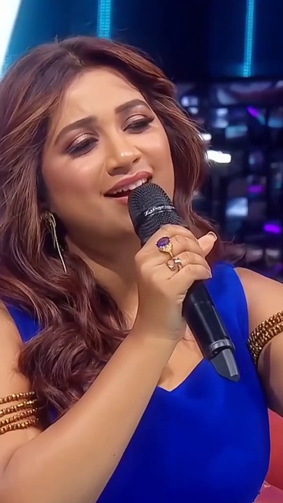 Shreya Ghoshal singing Tu Na Jaa Mere Badshah