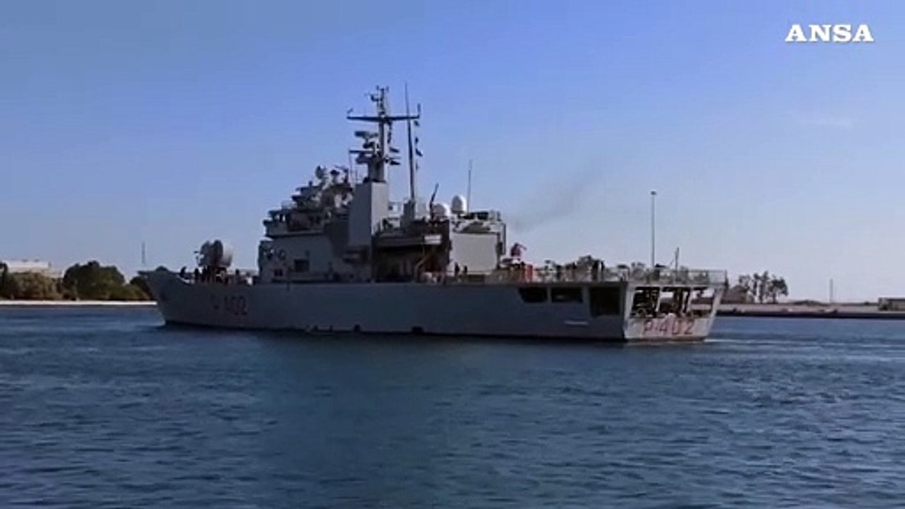 Partita da Brindisi la nave con i migranti per Gjader in Albania