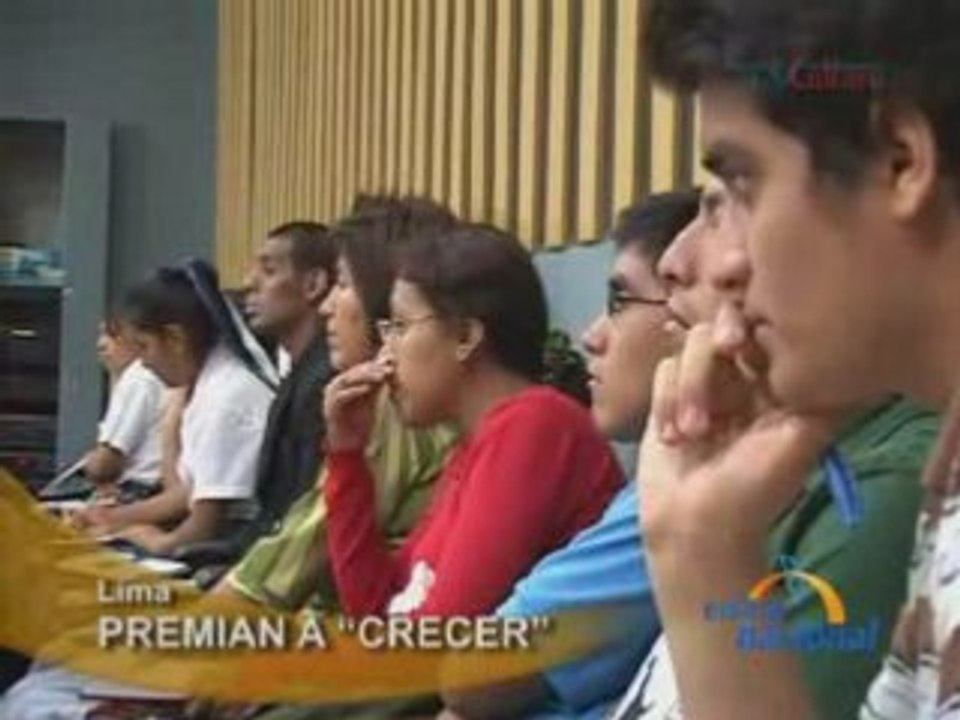 PREMIAN A “CRECER” - LIMA