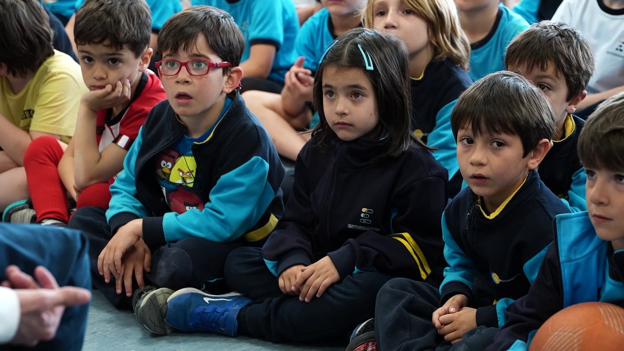 Deportistas paralímpicos fomentan la inclusión a través de cuentacuentos en el ámbito escolar
