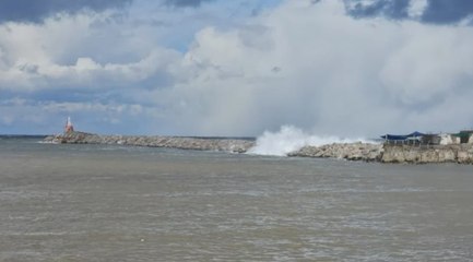 Zonguldak'ta dalgaların boyu 8 metreyi aştı