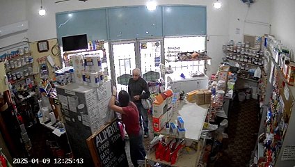 Un jubilado asaltó un negocio y tuvo que convencer a la empleada de que no era un chiste