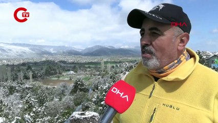 Leylekler Vadisi’ni kar kapladı, konuklarına yiyecek bırakıldı