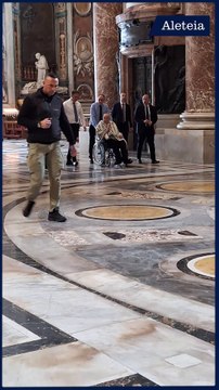 La visite surprise du pape François à la basilique Saint-Pierre