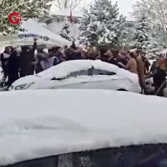 AKP’li Başkan Tiryaki, çadırda eylem yapan işçilere saldırdı!