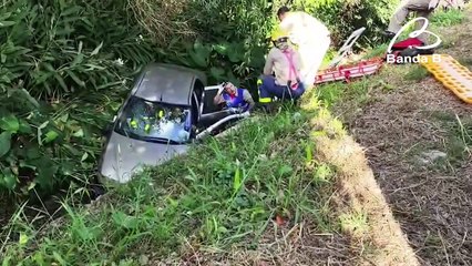 Motorista cai com carro em córrego no São Braz