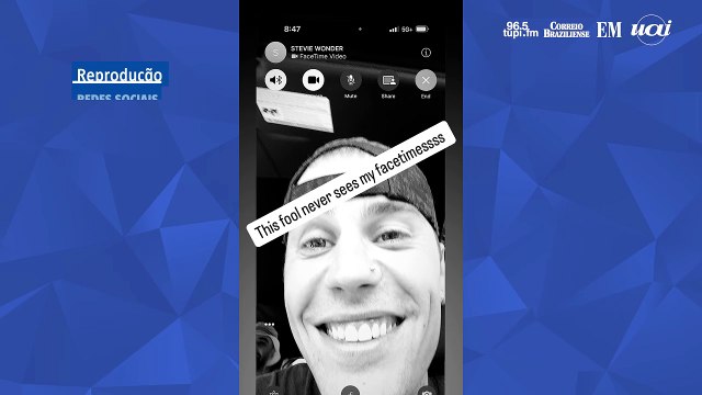 Justin Bieber faz piada com cegueira de Stevie Wonder: Nunca vê minhas chamadas