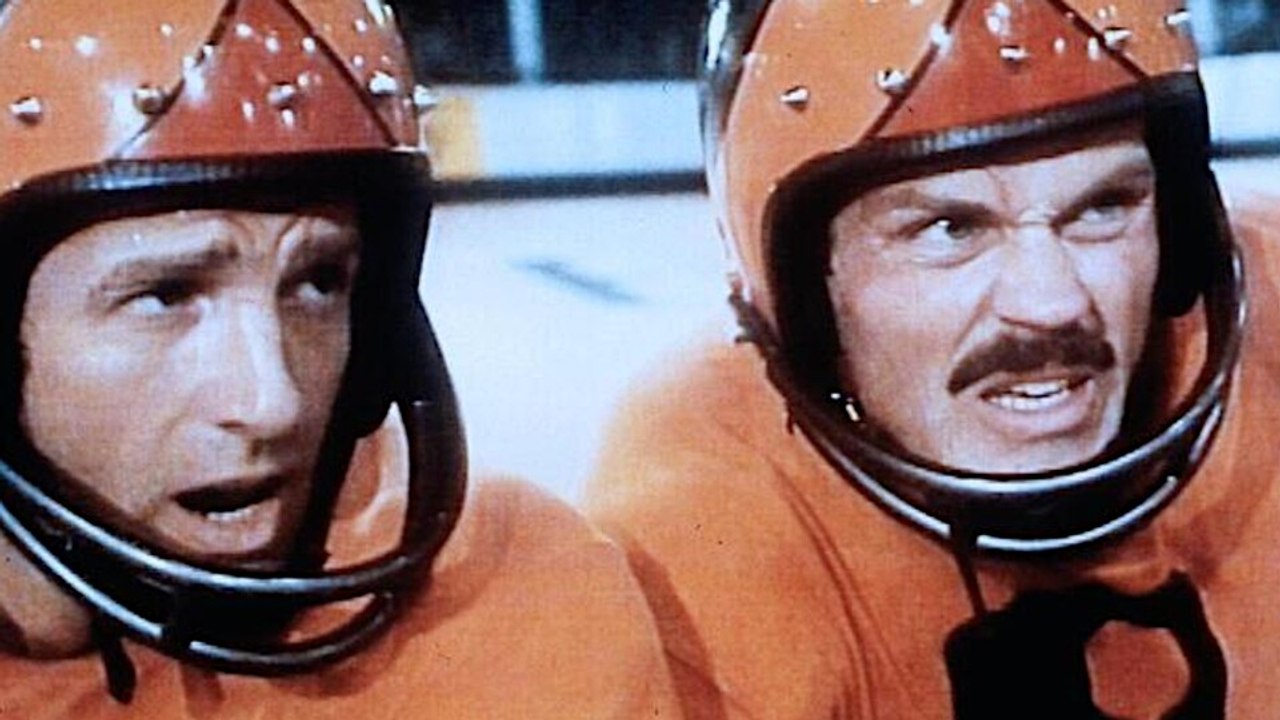 Im Film Rollerball erfinden die globalen Konzerne zur Ablenkung der Bürger eine gefährliche Sportart