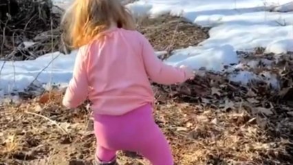 Mom teaches her two-year-old daughter to wiggle out of mud
