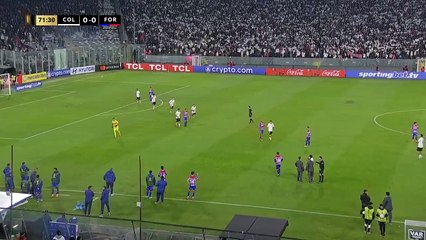 El partido entre Colo Colo y Fortaleza se suspendió recién en el minuto 72 tras la invasión de la cancha