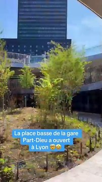 La place basse de la gare SNCF de Lyon Part-Dieu a ouvert à Lyon