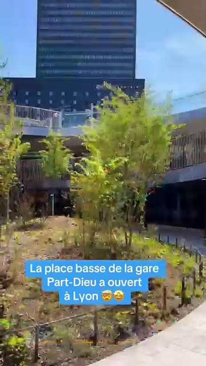La place basse de la gare SNCF de Lyon Part-Dieu a ouvert à Lyon