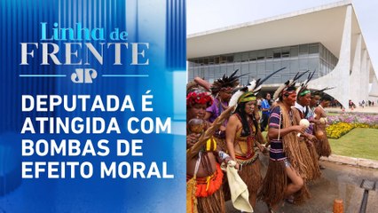 Indígenas invadem Congresso e PMDF usa gás de pimenta | LINHA DE FRENTE