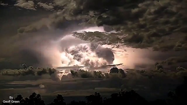 Un orage incroyable dans le ciel d'Australie